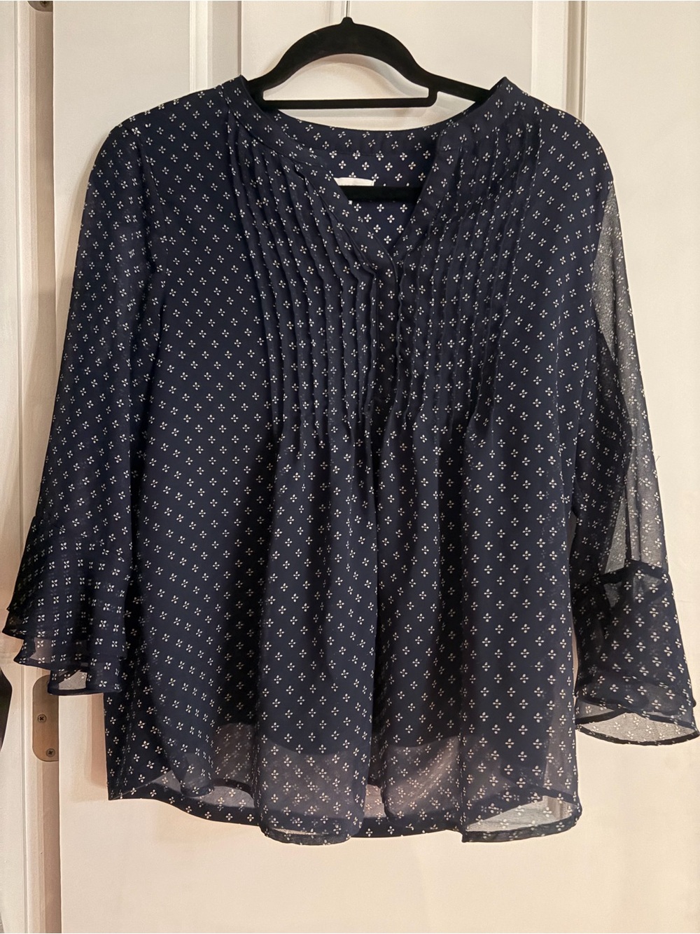 Navy Printed Pleated Ruffle-Sleeve Blouse petite large never worn no tags
